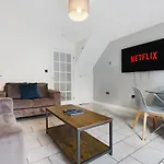 Modern 3 Bed With Garden, Free Parking And Wi-fi * Wilton (North Yorkshire)