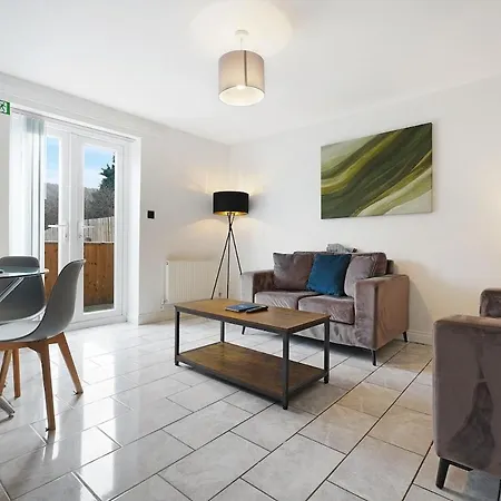 Hébergement de vacances Modern 3 Bed With Garden, Free Parking And Wi-fi