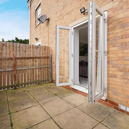 Modern 3 Bed With Garden, Free Parking And Wi-fi * Wilton (North Yorkshire)