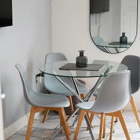 Hébergement de vacances Modern 3 Bed With Garden, Free Parking And Wi-fi