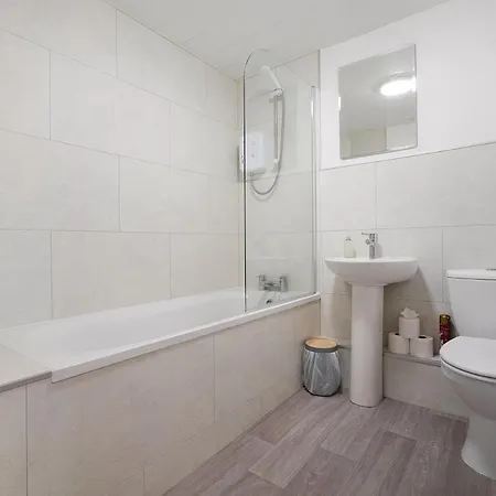 Modern 3 Bed With Garden, Free Parking And Wi-fi Wilton (North Yorkshire)