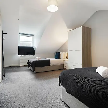 Modern 3 Bed With Garden, Free Parking And Wi-fi * Wilton (North Yorkshire)