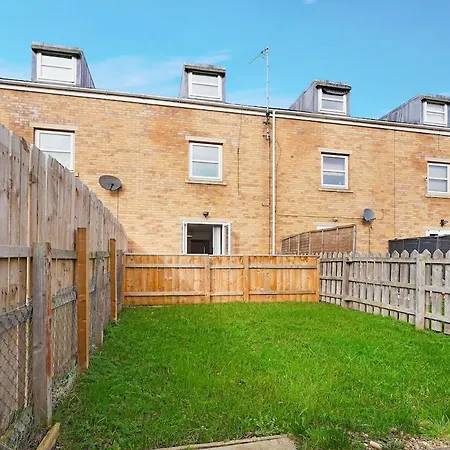Hébergement de vacances Modern 3 Bed With Garden, Free Parking And Wi-fi *