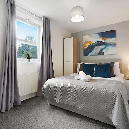 Modern 3 Bed With Garden, Free Parking And Wi-fi Wilton (North Yorkshire)
