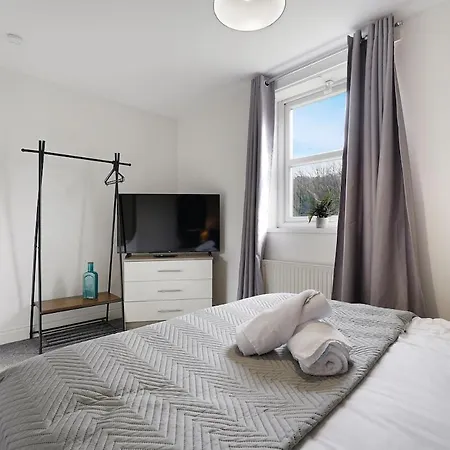 Modern 3 Bed With Garden, Free Parking And Wi-fi Hébergement de vacances Wilton (North Yorkshire)