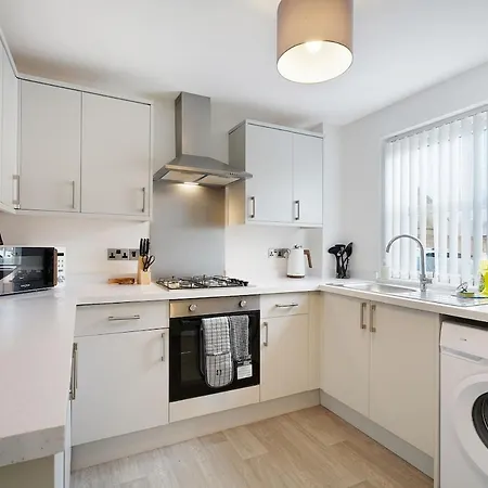 Modern 3 Bed With Garden, Free Parking And Wi-fi Hébergement de vacances Wilton (North Yorkshire)