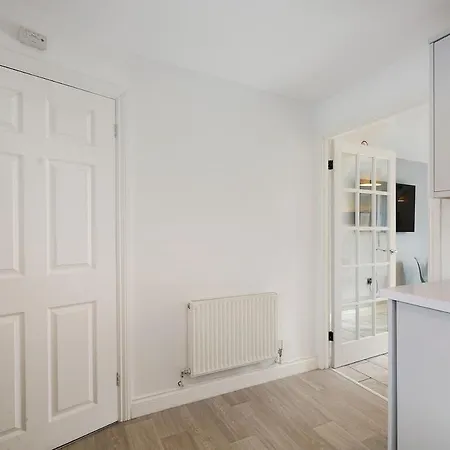 Modern 3 Bed With Garden, Free Parking And Wi-fi Hébergement de vacances Wilton (North Yorkshire)