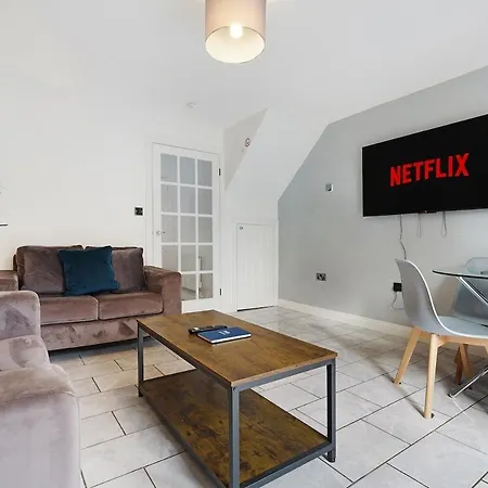 Modern 3 Bed With Garden, Free Parking And Wi-fi * Wilton (North Yorkshire)