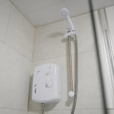 בית נופש Modern 3 Bed With Garden, Free Parking And Wi-fi *