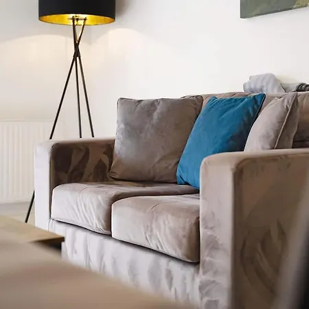 Modern 3 Bed With Garden, Free Parking And Wi-fi Hébergement de vacances