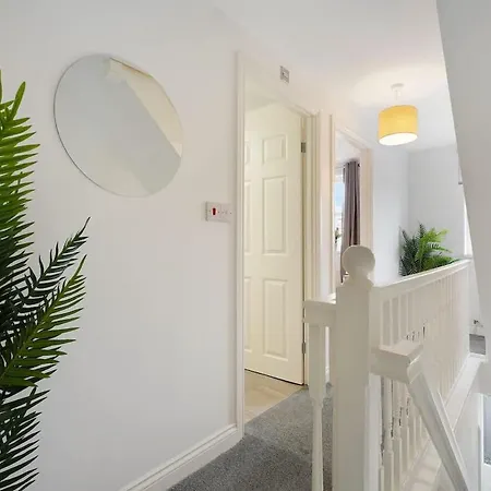 Modern 3 Bed With Garden, Free Parking And Wi-fi Hébergement de vacances Wilton (North Yorkshire)