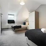 Modern 3 Bed With Garden, Free Parking And Wi-fi * Wilton (North Yorkshire)