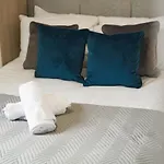 Modern 3 Bed With Garden, Free Parking And Wi-fi 度假居